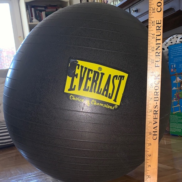 EVERLAST Large Fitness Ball - Home Gym / Exercise & Stretching - Picture 3 of 6